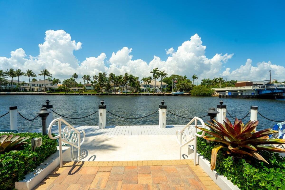 Serene Waterfront 2br 2ba With Intracoastal Views, Pool, Balcony, Parking Apartment Boca Raton
