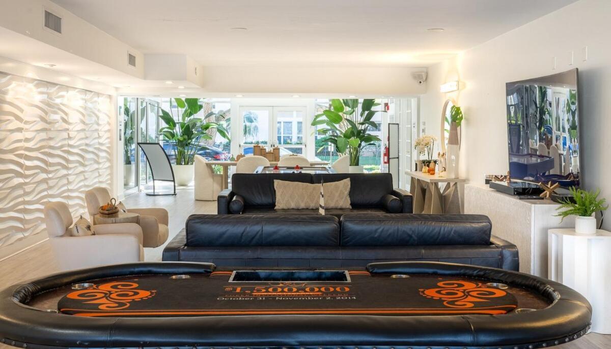 Apartment Waterfront Oasis 2br 2ba With Pool, Gym, Balcony & Parking *