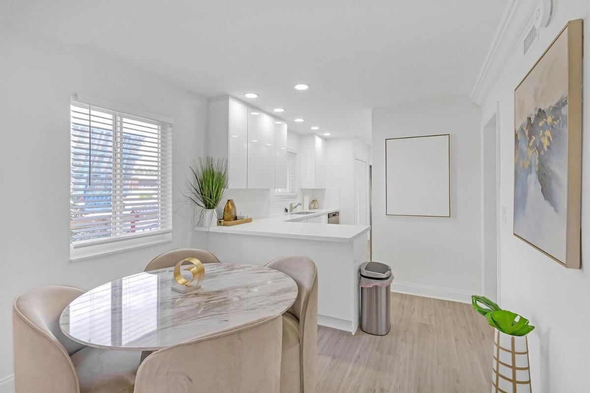 Apartment Waterfront Oasis 2br 2ba With Pool, Gym, Balcony & Parking