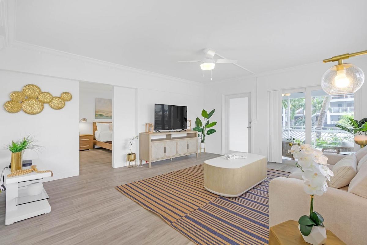 Waterfront Oasis 2br 2ba With Pool, Gym, Balcony & Parking Apartment *