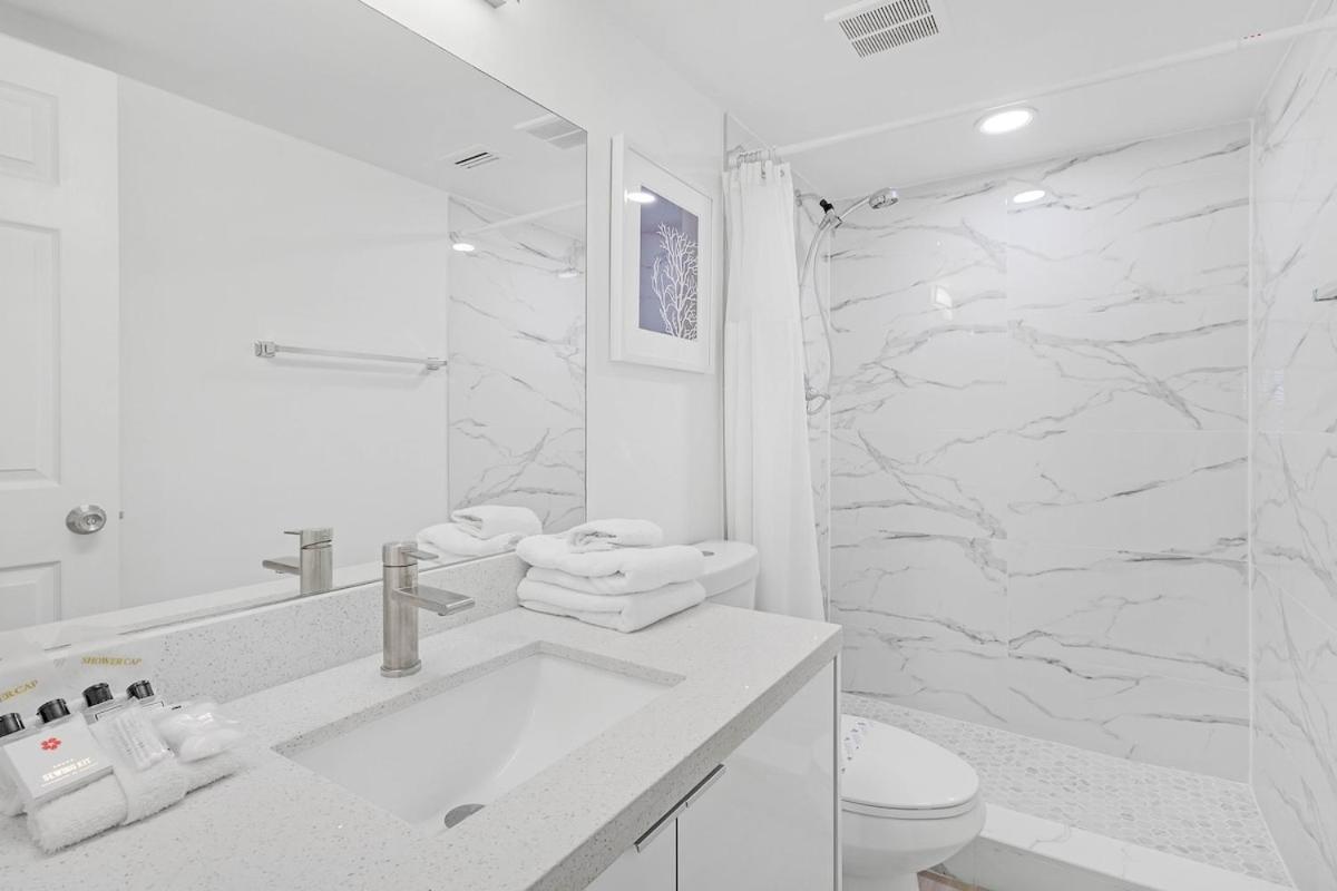 Apartment Waterfront Oasis 2br 2ba With Pool, Gym, Balcony & Parking Boca Raton