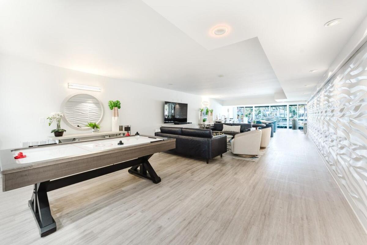 Waterfront Oasis 2br 2ba With Pool, Gym, Balcony & Parking Apartment Boca Raton