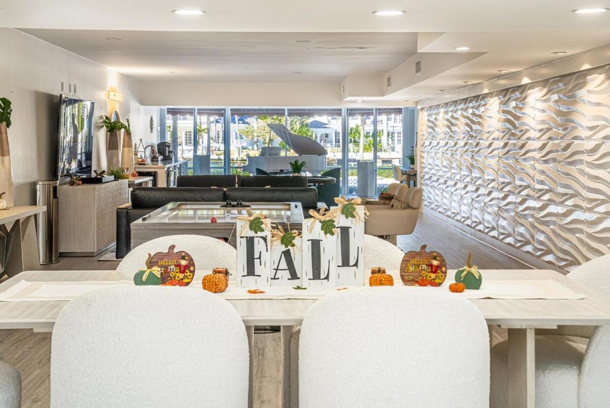 Waterfront Oasis 2br 2ba With Pool, Gym, Balcony & Parking Apartment