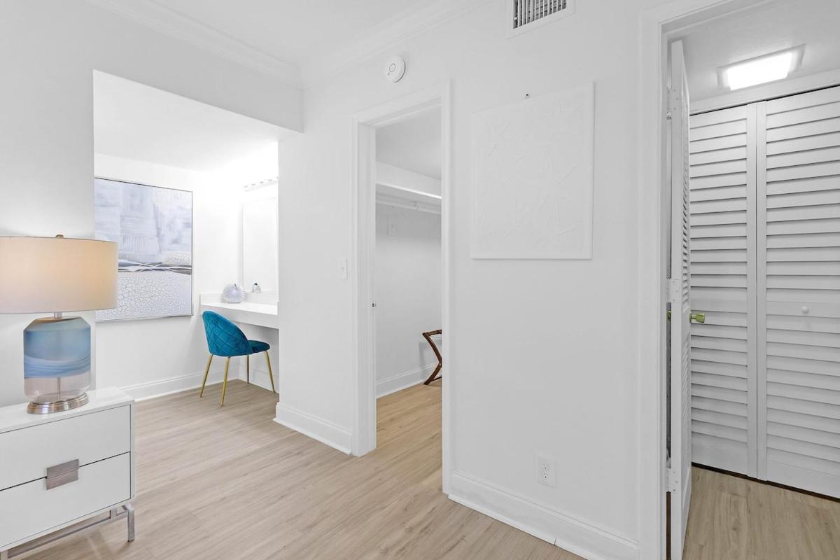 Waterfront Oasis 2br 2ba With Pool, Gym, Balcony & Parking Apartment *