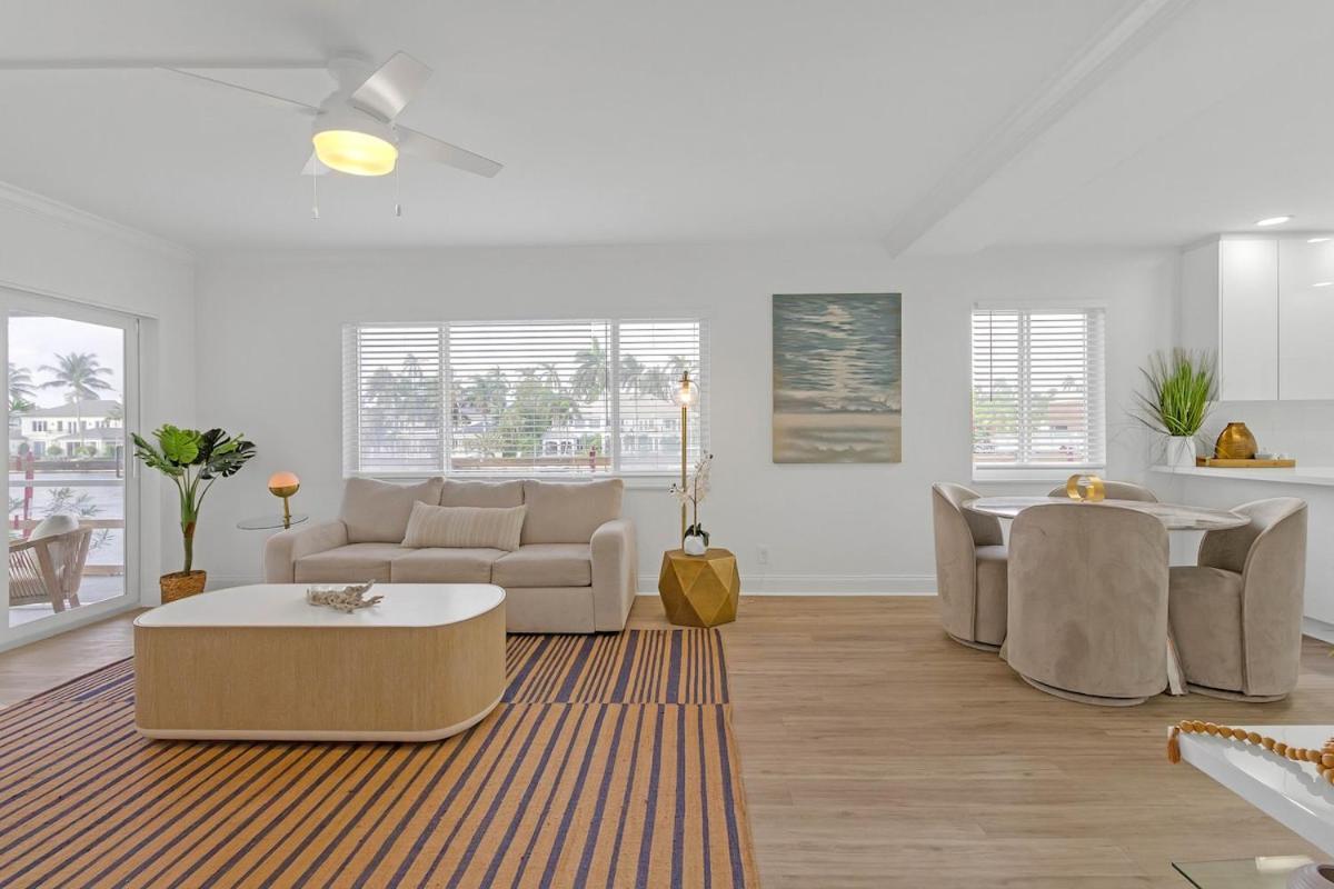Waterfront Oasis 2br 2ba With Pool, Gym, Balcony & Parking *