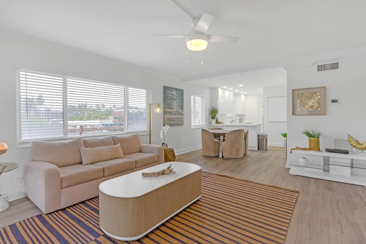 Apartment Waterfront Oasis 2br 2ba With Pool, Gym, Balcony & Parking *