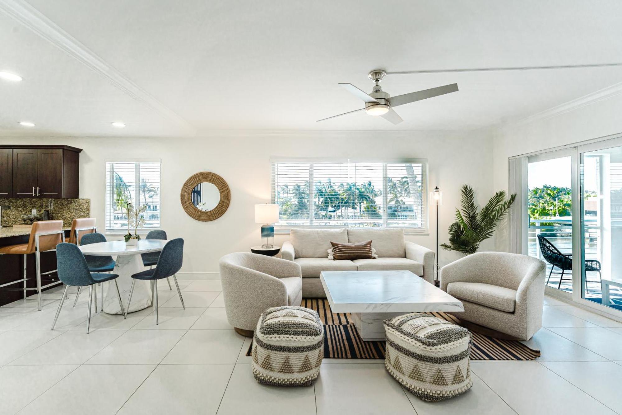 Serene Waterfront 2br 2ba With Intracoastal Views, Pool, Balcony, Parking Apartment