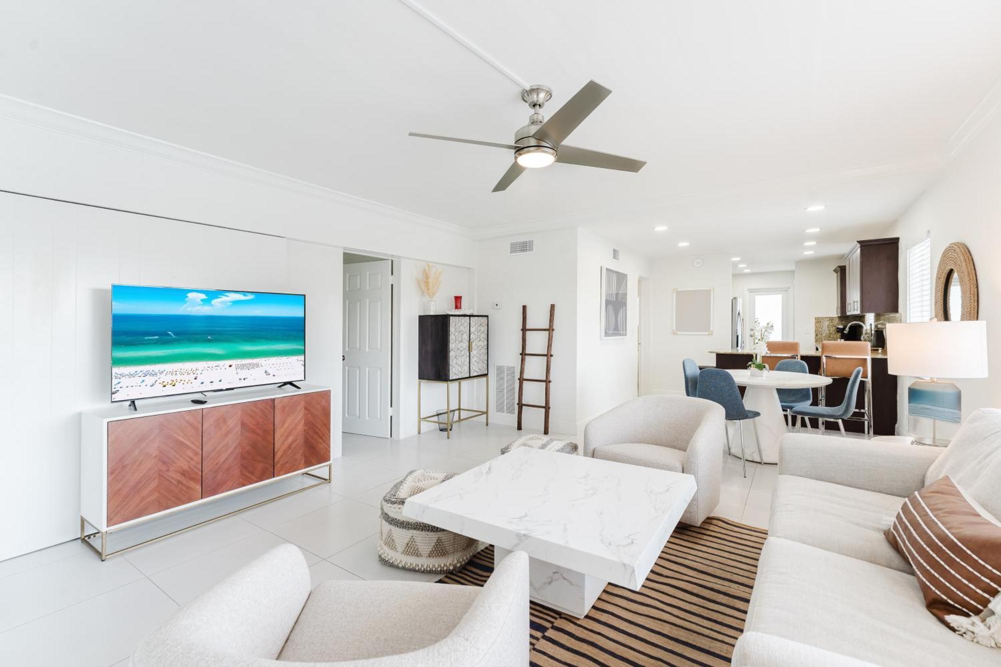 Serene Waterfront 2br 2ba With Intracoastal Views, Pool, Balcony, Parking * Boca Raton