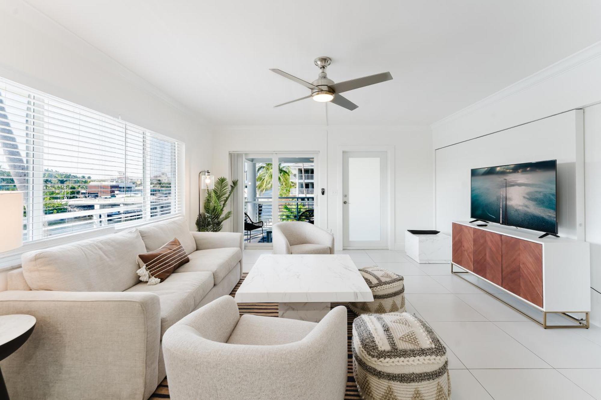 Apartment Serene Waterfront 2br 2ba With Intracoastal Views, Pool, Balcony, Parking
