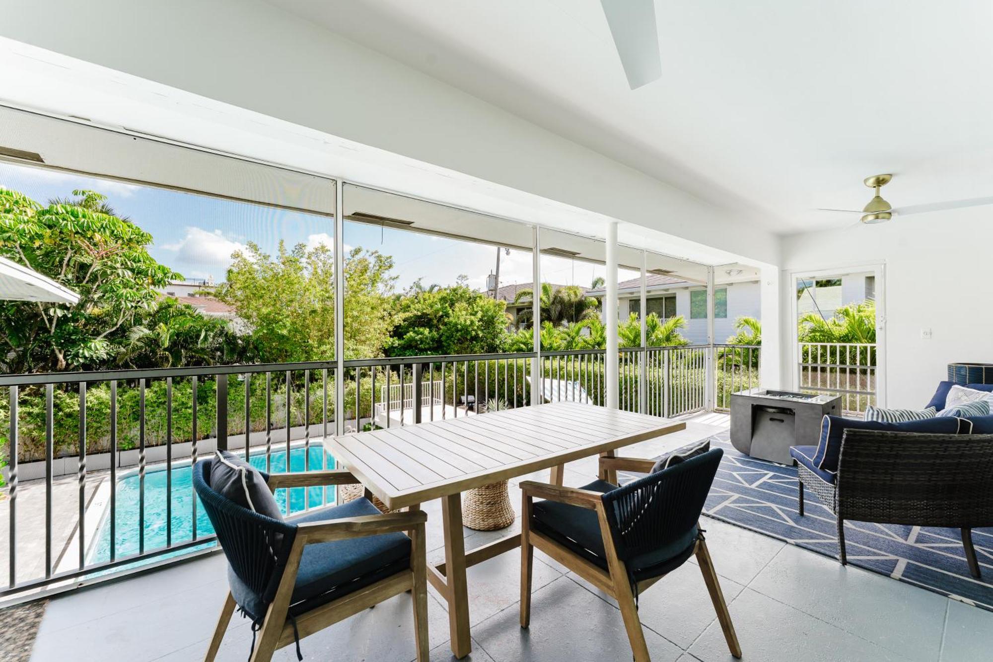 Beachside 2br 2ba - Pool & Balcony - Steps To Boca