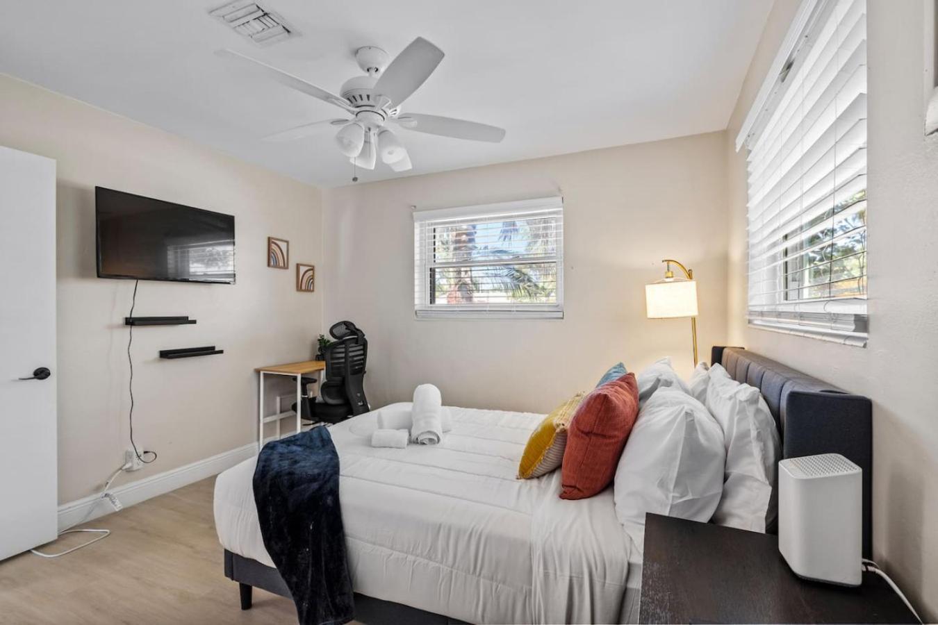 Walk To Indoor-outdoor Living W Pool Boca Raton