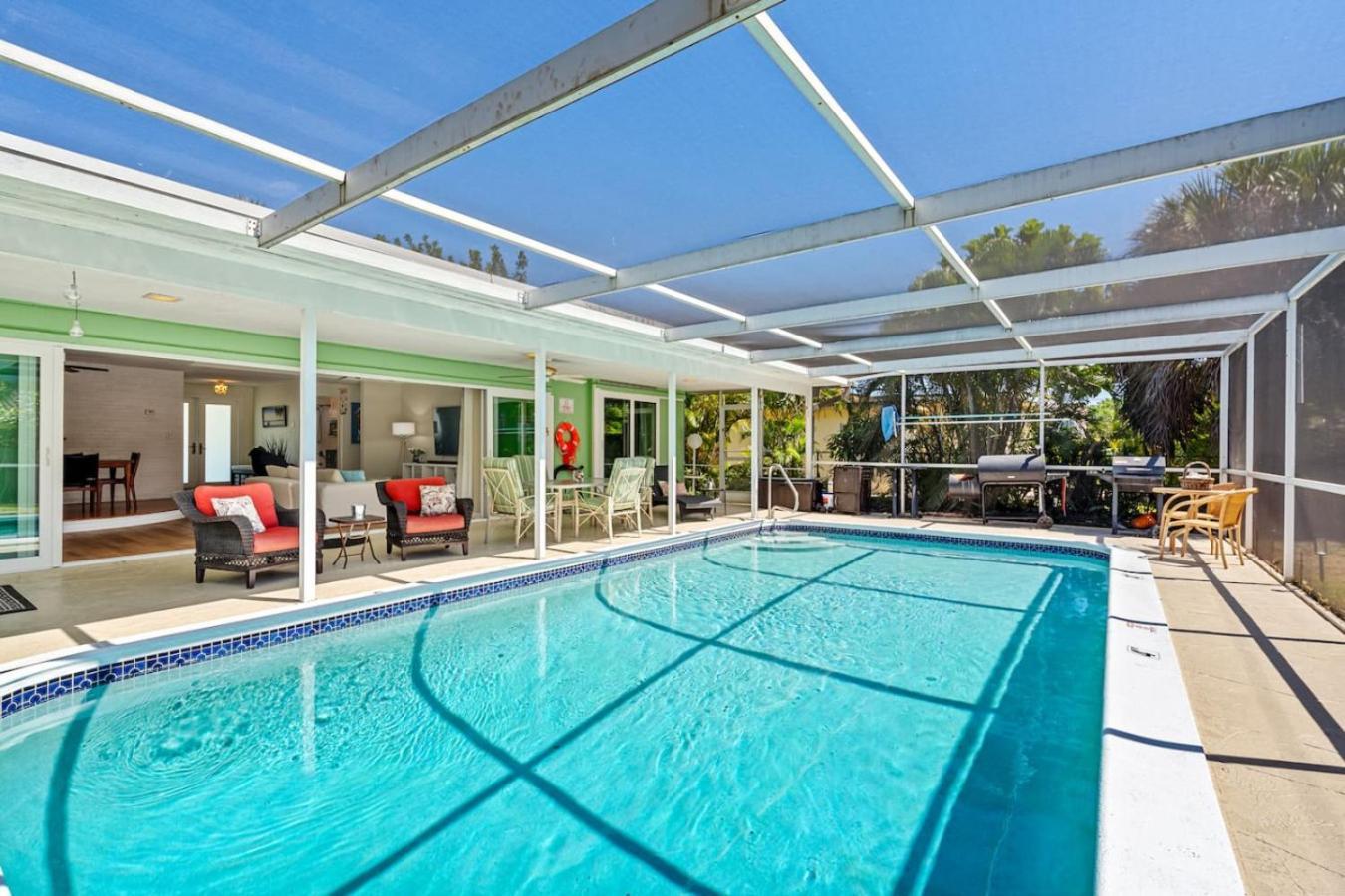 Walk To Indoor-outdoor Living W Pool * Boca Raton