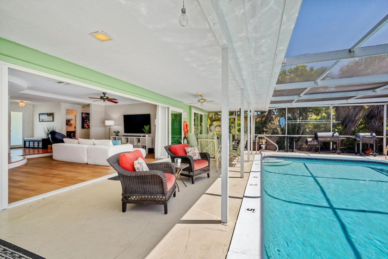 Holiday home Walk To Indoor-outdoor Living W Pool