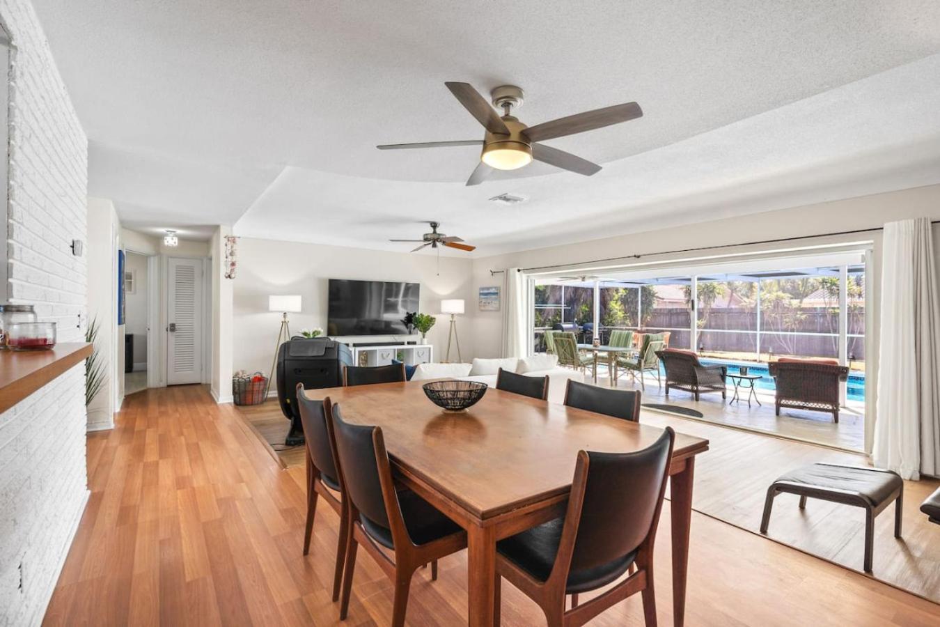 Walk To Indoor-outdoor Living W Pool