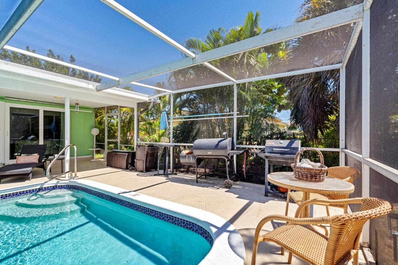 Holiday home Walk To Indoor-outdoor Living W Pool Boca Raton