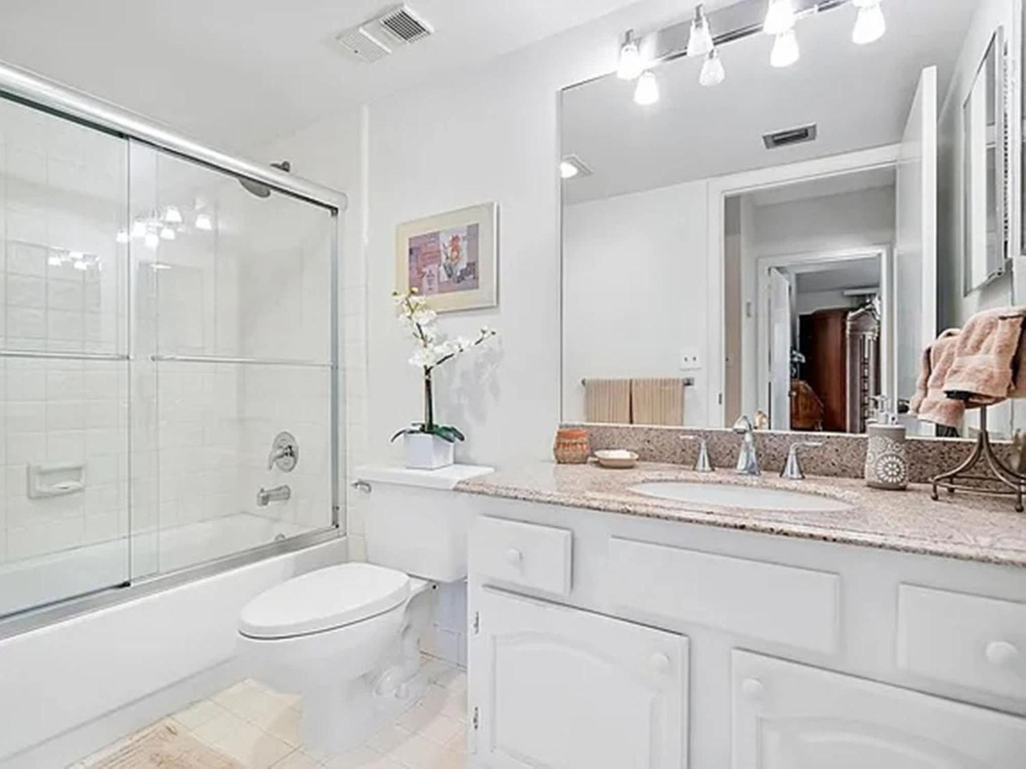 Apartment In Prestigious Boca West