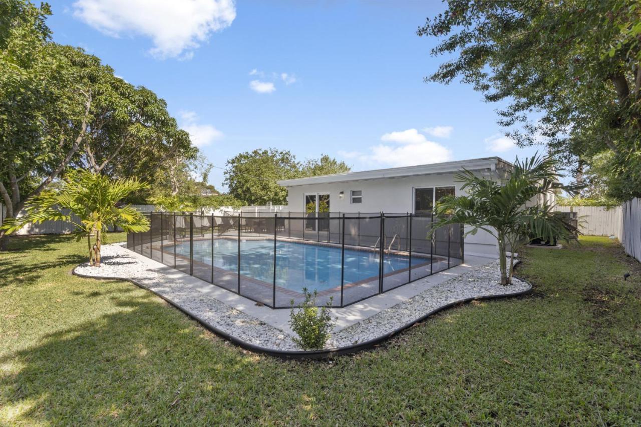 Casa de férias Luxe 4bd 3br Spacious Heated Pool *
