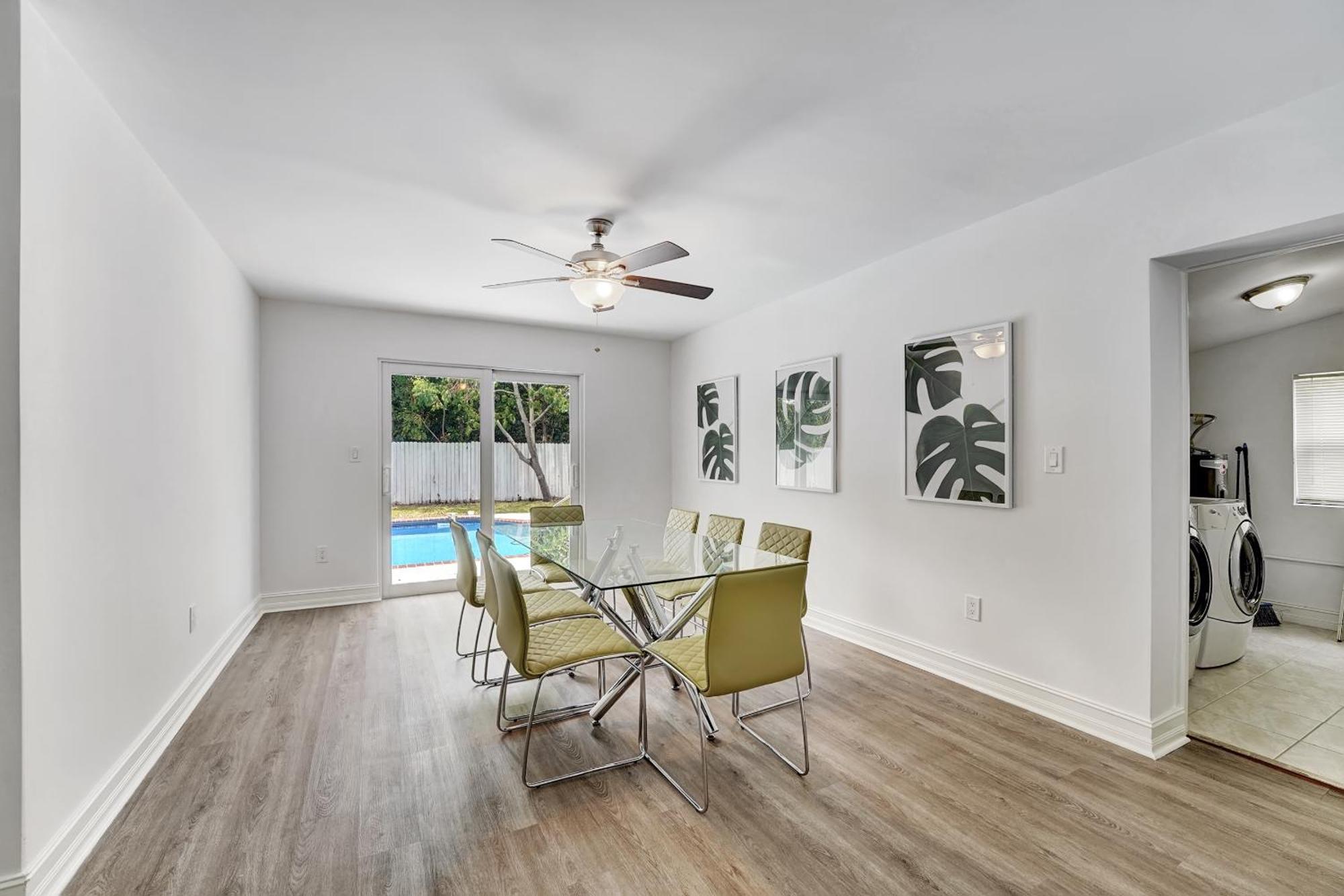 Casa de férias Luxe 4bd 3br Spacious Heated Pool