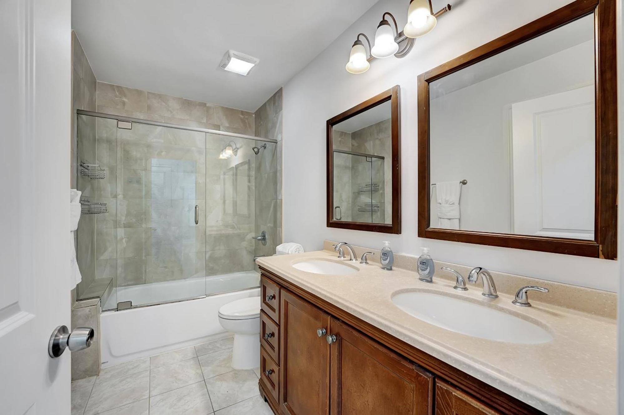 Luxe 4bd 3br Spacious Heated Pool Casa de férias *